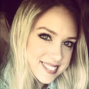 Meet your Posher, Amaris